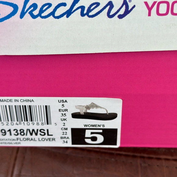 Woman's Skechers.Yoga foam. - Picture 4 of 5
